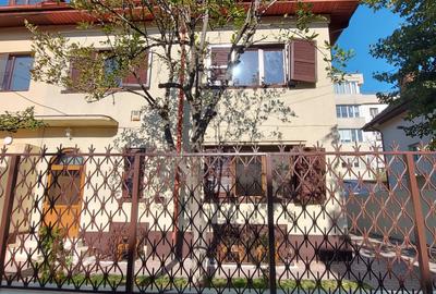 P-ta Alba iulia -strada cu Magnolii,5 camere,renovata,libera,vila eleganta
