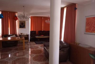 Casă cu 8 camere cu Teren 1100 Mp în Remetea Mare - 4