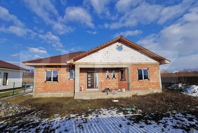Casă cu 4 camere cu Teren 750 Mp în Unirea