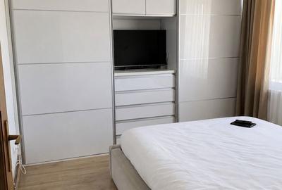 Apartament cu 2 camere decomandat în Calea București