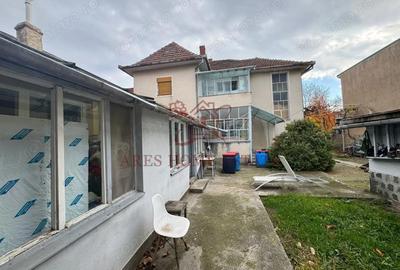 Casă cu 10 camere cu Canalizare în Girocului - 1