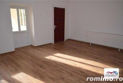 Spatiu Comercial de Inchiriat in Zona Centrala - 3