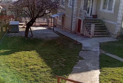 Casă cu 3 camere cu Teren 3100 Mp în Central - 3