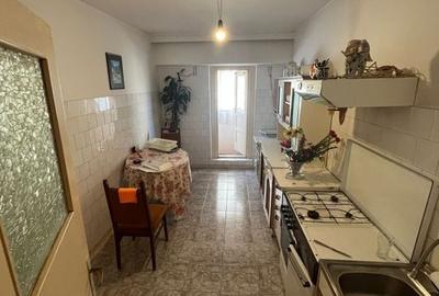 Apartament cu 3 camere decomandat în ICIL