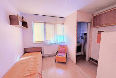 Proprietar  ofer garsoniera mica,  180 euro - 8