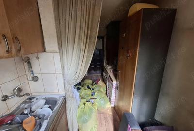 Garsionera RAHOVA langa piata , etaj 3, 15mp, bloc din 1972 - 8