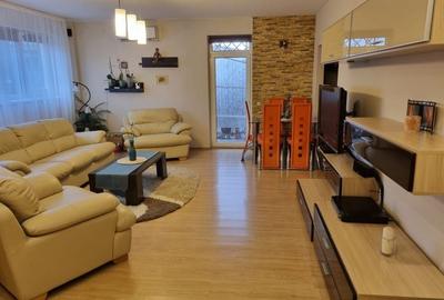 Apartament cu 3 camere semidecomandat, mobilat în Bună Ziua
