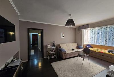Apartament cu trei camere zona centrala - 1