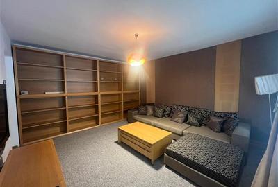 Apartament cu 3 camere decomandate si loc de parcare