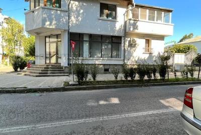 Casă cu 12 camere cu Teren 405 Mp în Central - 2