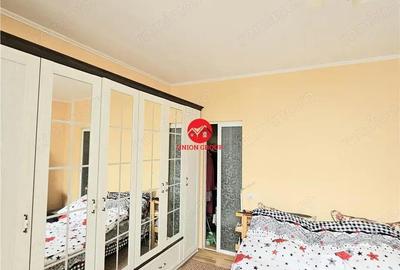 Casă cu 5 camere cu Canalizare în Central