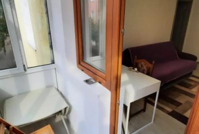 Apartament cu 3 camere semidecomandat, mobilat în Vasile Aaron