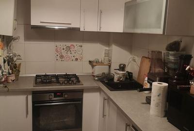 Apartament cu 2 camere semidecomandat, mobilat în Central
