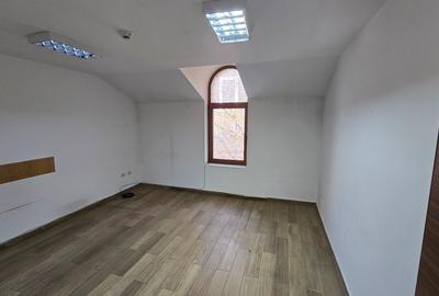 Casă cu 11 camere cu Canalizare în Ultracentral - 12