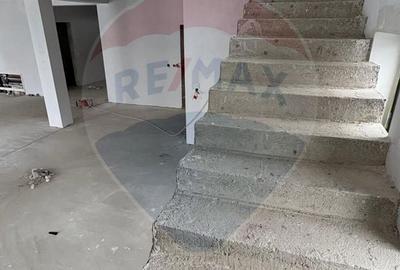 Casă cu 6 camere cu Teren 822 Mp în Central - 6