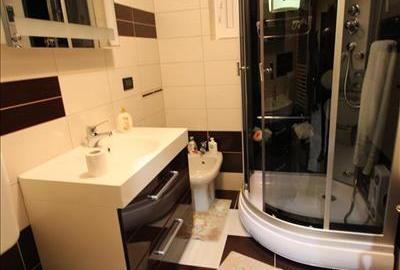 Apartament cu 2 camere decomandat în 9 Mai - 5