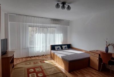 Garsonieră decomandată, mobilată în Unirii