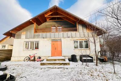 Casă cu 5 camere cu Teren 3000 Mp în Central - 2