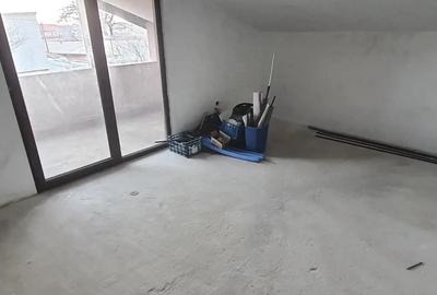 Casa sector 5 vila single P+M 190mpc,300mp curte proprie,zona supermarket tramvai32 7statii Unirea - 1