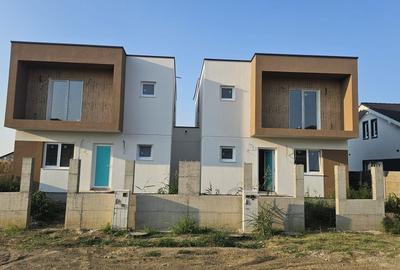 Duplex cu 4 camere cu Canalizare în Moșnița Nouă - 1