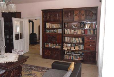 Casă cu 3 camere decomandat în Bunești - 2
