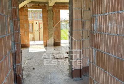 Case insiruite cu 3 camere, bucatarie inchisa, toate utilitatile. - 11