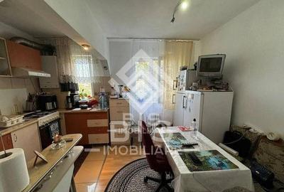 Apartament 3 camere, etaj 3 - zona Decebal - 5