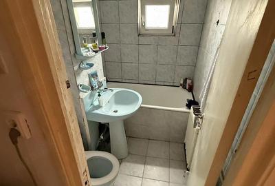 Apartament cu 3 camere semidecomandat în Craiovița Nouă - 2