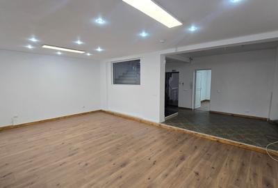 Casă cu 5 camere cu Canalizare în Vitan Mall - 4