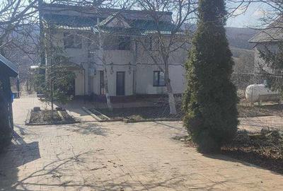 Casă cu 4 camere cu Teren 181 Mp în Central