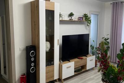Apartament cu 2 camere decomandat, mobilat în Titan