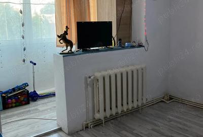 Inchiriez apartament doua camere decomandat - 1