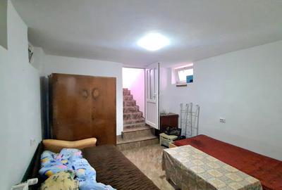 DOUA CASE DE VANZARE - ZONA  RACADAU - SINGUR IN CURTE - 18