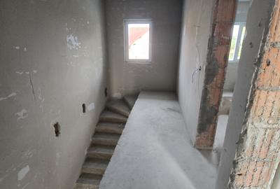 Duplex cu 4 camere cu Canalizare în Moșnița Nouă - 10