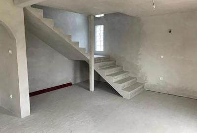 Casă cu 3 camere cu Teren 900 Mp în Teișani - 2