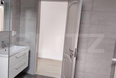Casă cu 7 camere cu Teren 1388 Mp în Central - 2