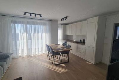 Apartament cu 3 camere semidecomandat în Soarelui