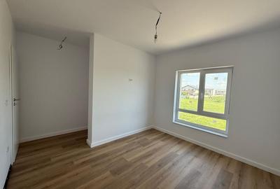 Duplex cu 5 camere cu Canalizare în Dumbrăvița - 9