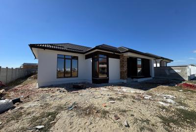 Casă cu 4 camere cu Teren 500 Mp în Domnești - 2