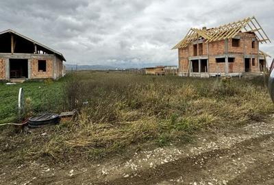 Teren Construcții intravilan de 500 mp, în Cristian