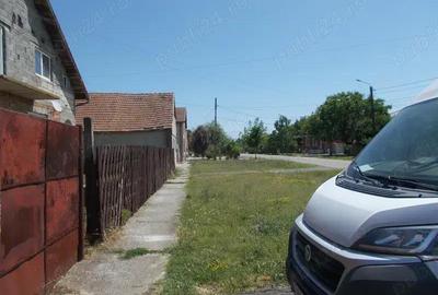 Casă cu 4 camere în Lunei