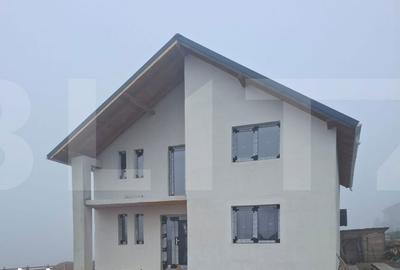 Casă cu 4 camere cu Teren 800 Mp în Central