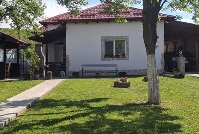 Casă cu 3 camere în Glâmbocu