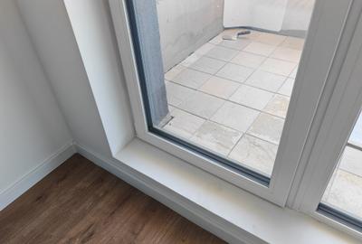 Apartament cu 3 camere semidecomandat în Tractorul - 6