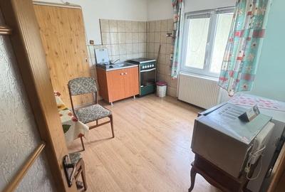 Casă individuală cu 6 camere cu Canalizare în Km 5 - 19