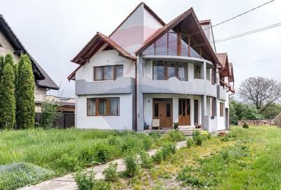 Casă cu 6 camere cu Garaj în Central - 2