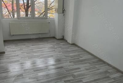 Apartament cu 3 camere semidecomandat în Central - 9
