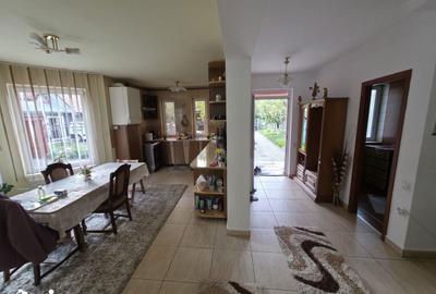 Casă cu 5 camere cu Teren 1000 Mp în Dâmbu Pietros