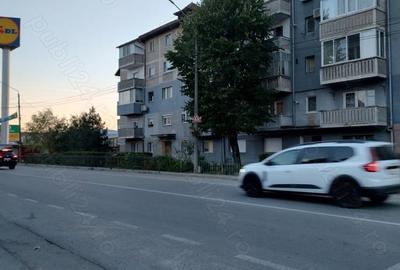 Apartament cu 3 camere semidecomandat în Central