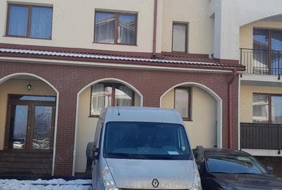 Inchiriez apartament in zona Tractorul 2 camere decomandat ,terasa .loc de parcare .boxa pivnita - 1